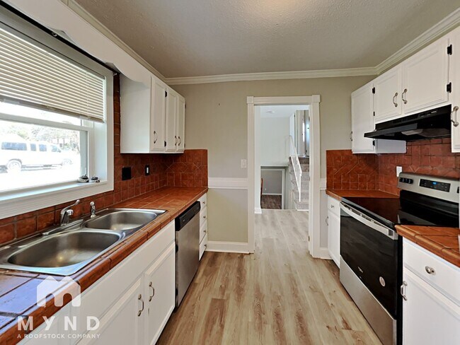Building Photo - 509 King Arthur Dr
