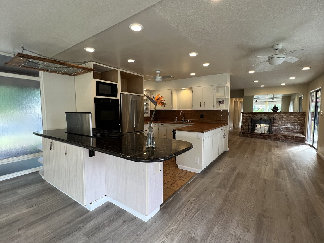 Kitchen - 2501 Linda Vista Avenue