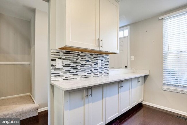 Building Photo - 6512 Ducketts Ln