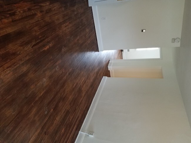 APARTAMENTO EN EL 1.º PISO - 7017 Surrey Dr