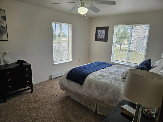 Foto del edificio - 100 Raleigh Ct