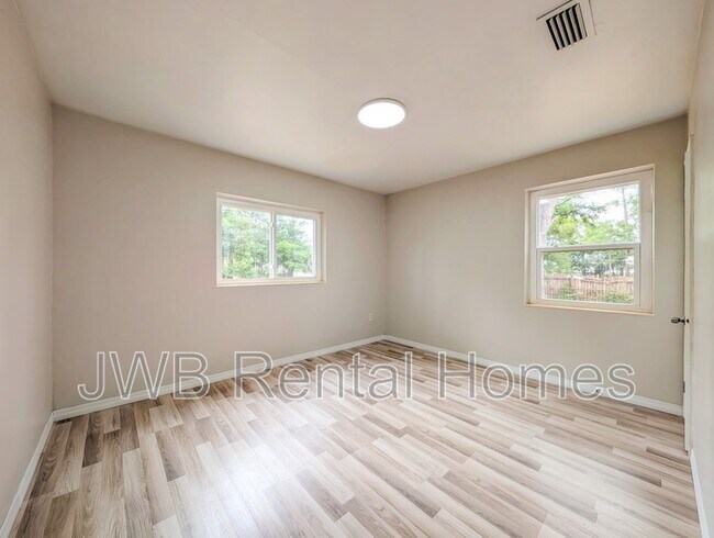 Building Photo - 5726 Ovella Rd