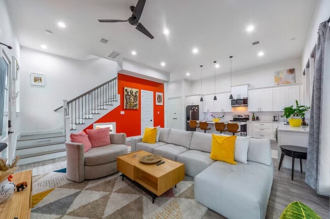 living room - 2802 Campbell St