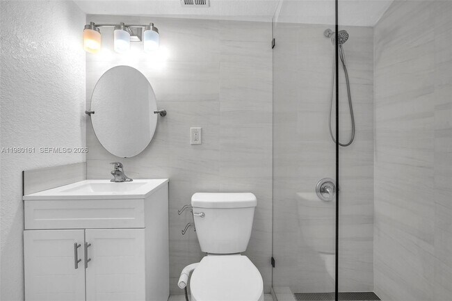 Foto del edificio - 3245 Virginia St