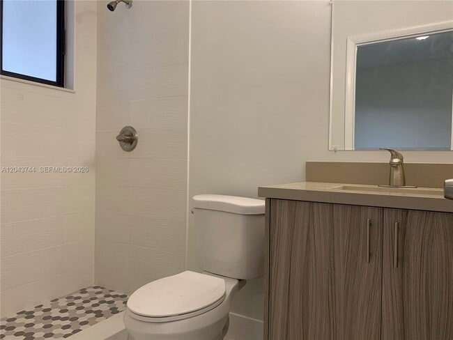 Foto del edificio - 211 NW 7th Ct
