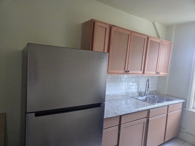 Building Photo - 1393 Troy Ave