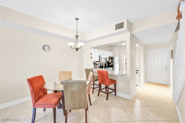 Foto del edificio - 1044 Woodshire Ln
