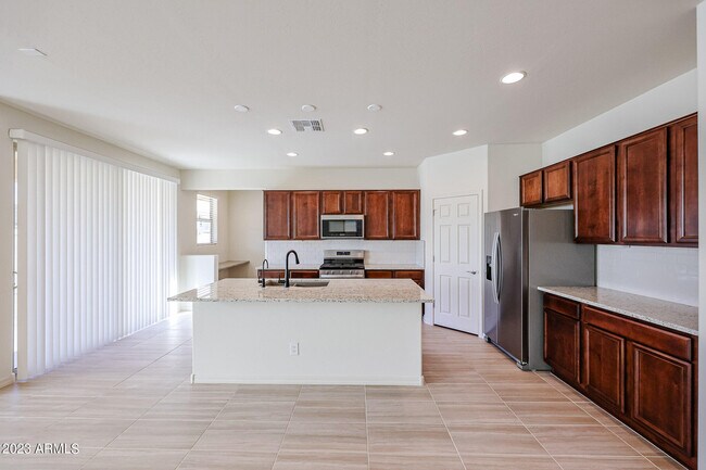 Building Photo - 9039 W San Juan Ave