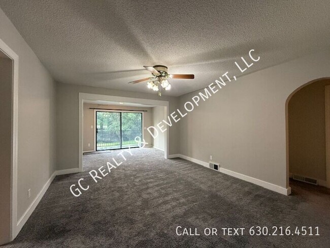 Building Photo - 4311 IL-176-Unit A