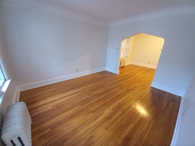 Living Room - 817 Beaconsfield Ave