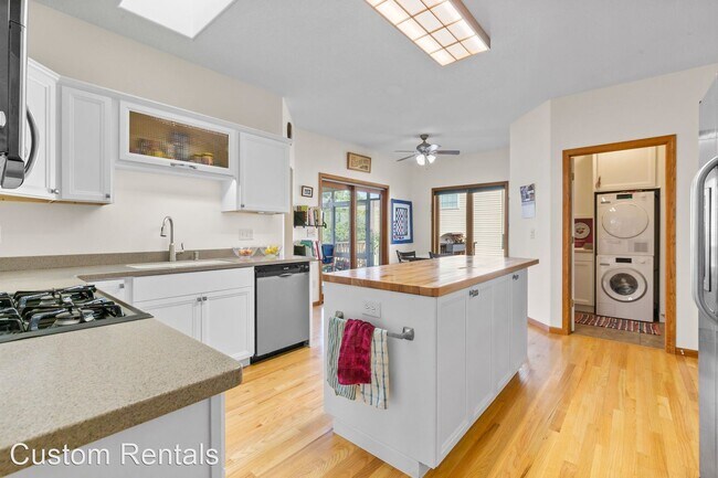 Building Photo - 5 br, 3 bath House - 931 Tamarack Trail