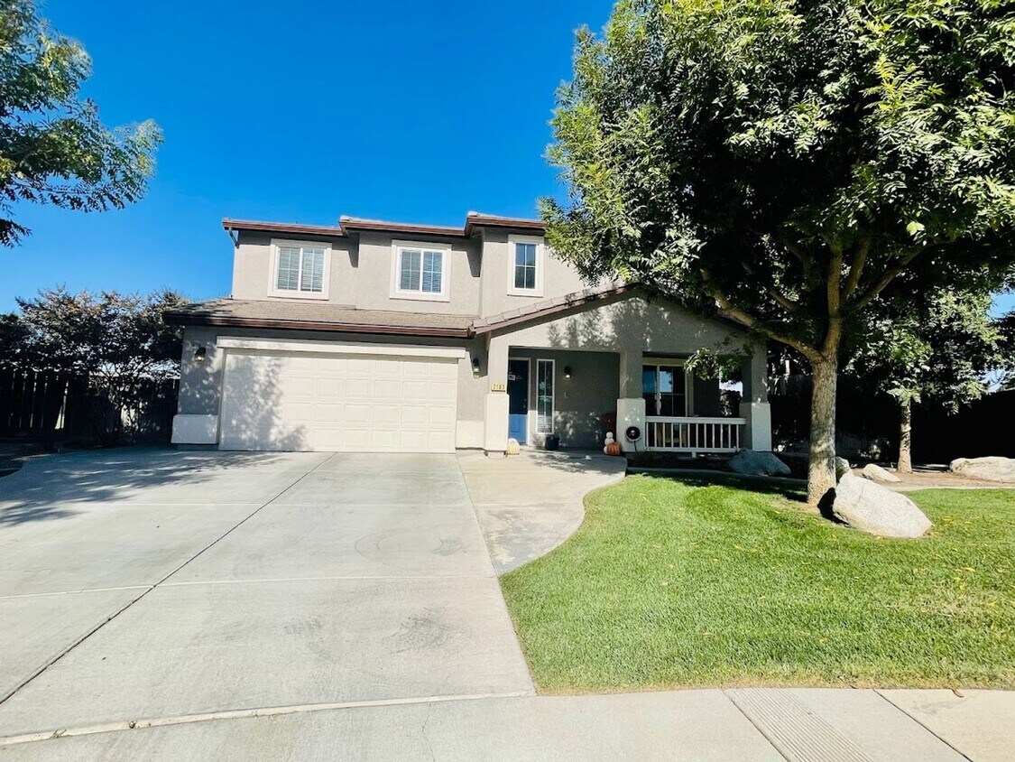 Primary Photo - 5 Br 3.5 Ba with pool available soon