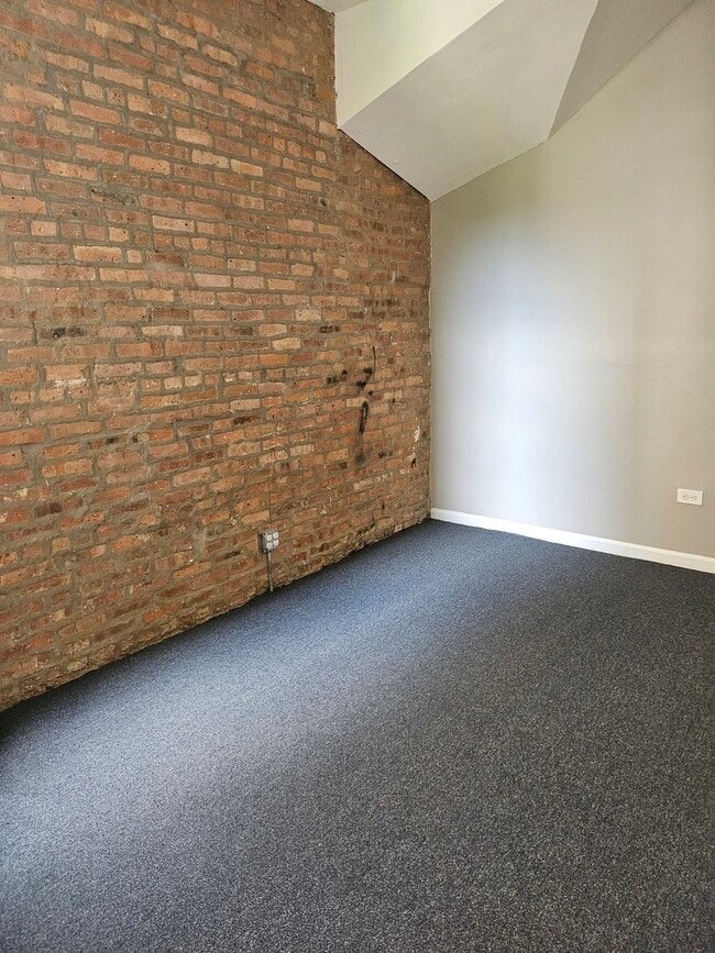 Building Photo - 5752 S Sangamon St