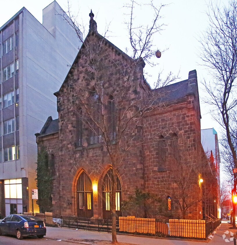 Primary Photo - 99 Clinton St