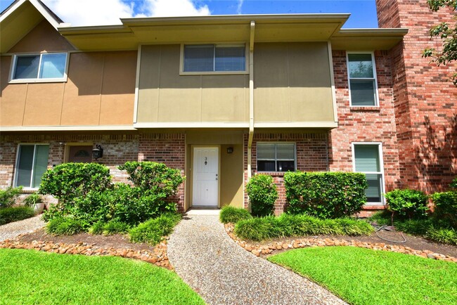 Building Photo - 2 Bedroom 2.5 Bathroom townhome in the Gal...