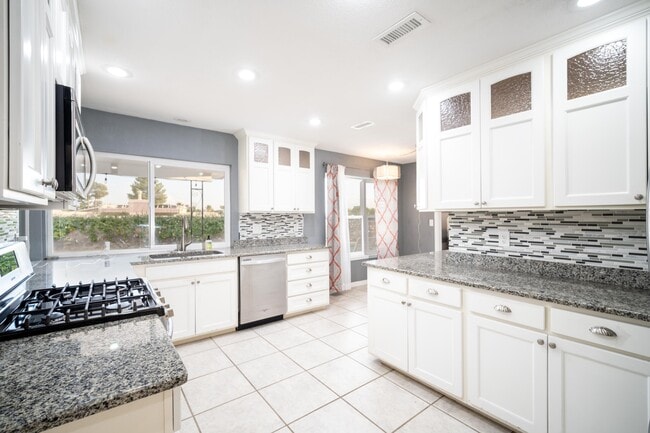 Building Photo - 6912 La Cadena Dr