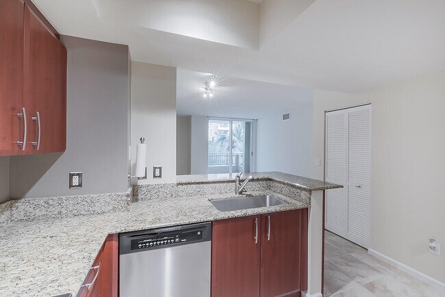 Building Photo - 403 S Sapodilla Ave