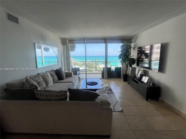 Foto del edificio - 5151 Collins Ave