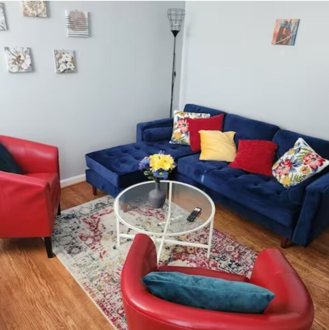 Building Photo - 310 Folcroft St