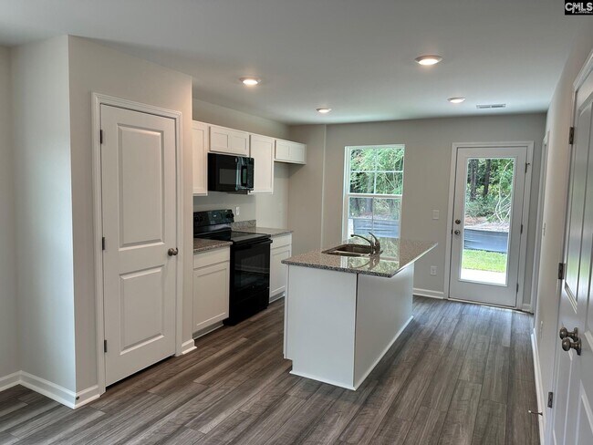 Foto del edificio - 820 Summerwood Ln