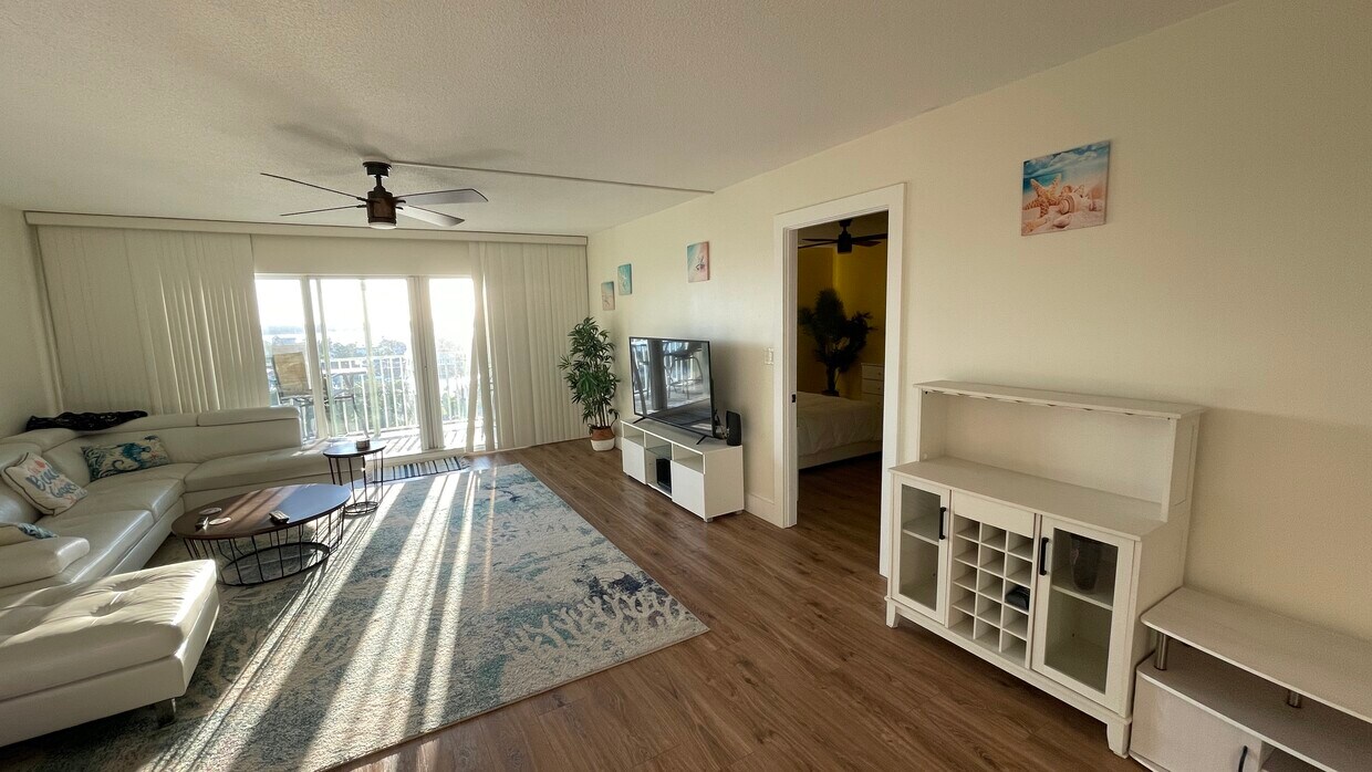 Foto principal - 420 64th Ave