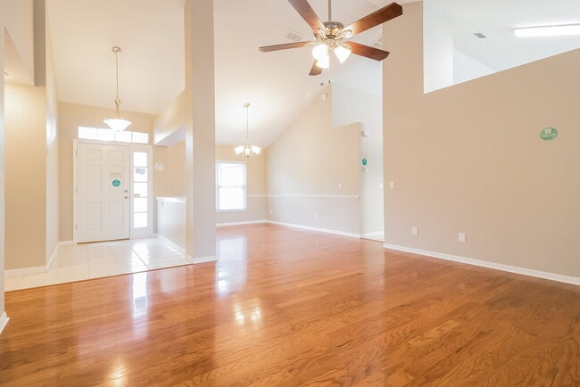 Foto del edificio - 1230 Glenmore Dr