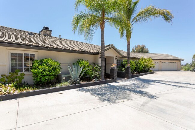 Building Photo - LUXURY LIVING POOL HOME ON 2+ ACRES IN THE...