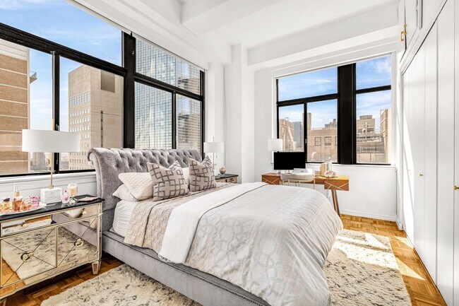 Foto del edificio - 310 E 46th St