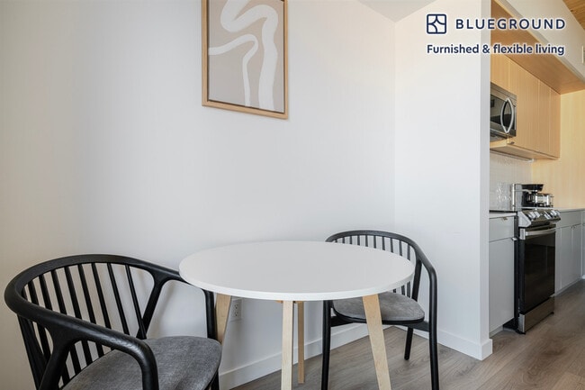 Building Photo - 154 Broadway