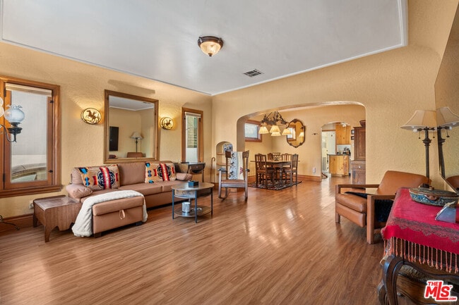 Building Photo - 545 Norwich Dr