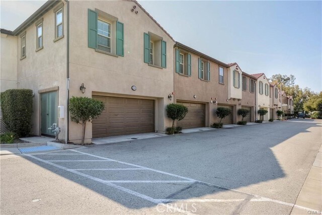 Foto del edificio - 3212 Willow Creek Rd
