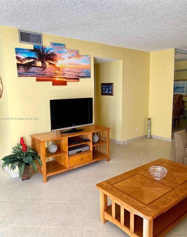 Building Photo - 2301 S Ocean Dr