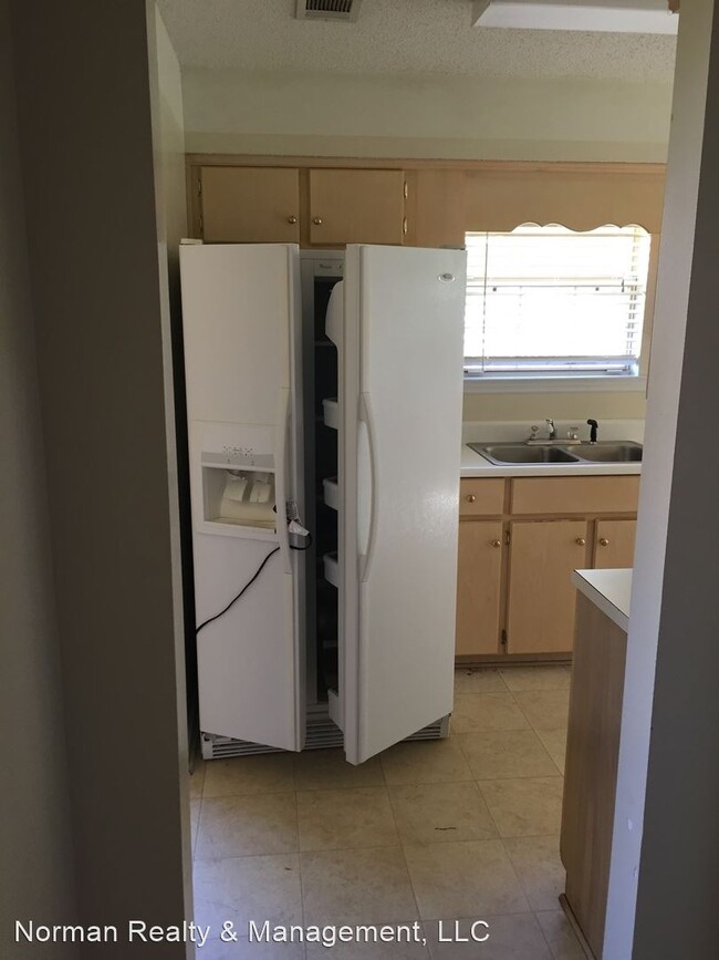 Building Photo - 3 br, 2 bath House - 811 Sagewood