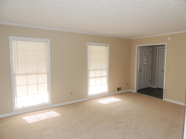 Building Photo - 1431 Tall Pines Dr