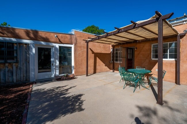 Building Photo - 1 MO. FREE RENT! Charming Midtown Santa Fe Home