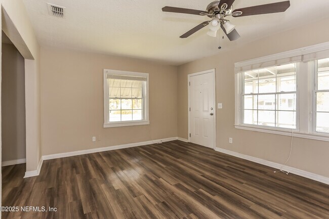 Foto del edificio - 3114 N 3rd St Cir