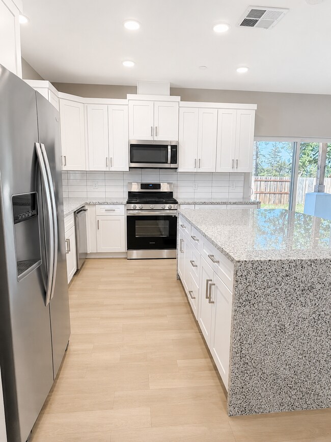 Foto del edificio - Paradise Home on Cul-de-Sac – Tall Ceilings, Designer Finishes & Upgraded Garage