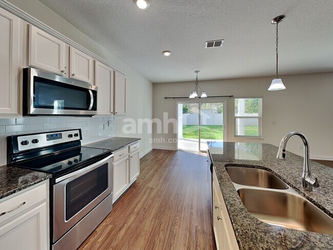 Foto del edificio - 3132 Creek Village Ln