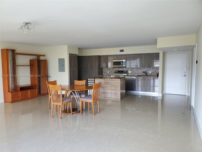 Foto del edificio - 1301 NE 7th St