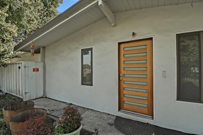 Foto del edificio - 998 Bridgewood Way