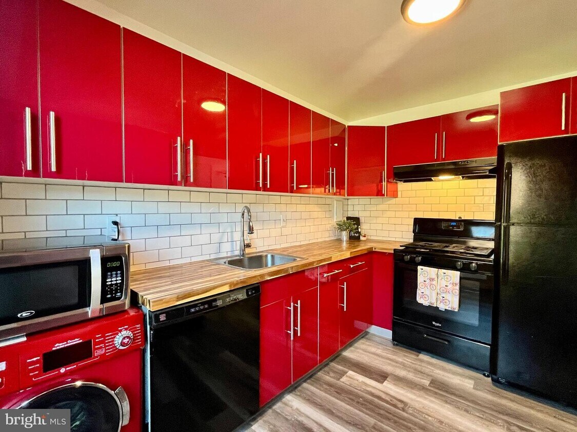 Foto principal - 6022 Westchester Park Dr