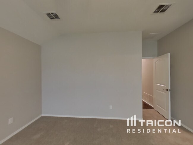 Building Photo - 14605 San Pablo Dr