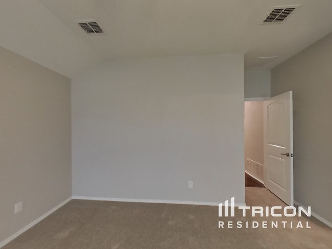 Foto del edificio - 14605 San Pablo Dr