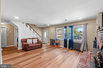 Building Photo - 10 N Meadow Dr