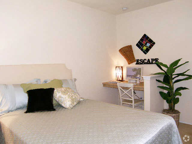 A2 Bedroom - Legacy Oaks Apartments