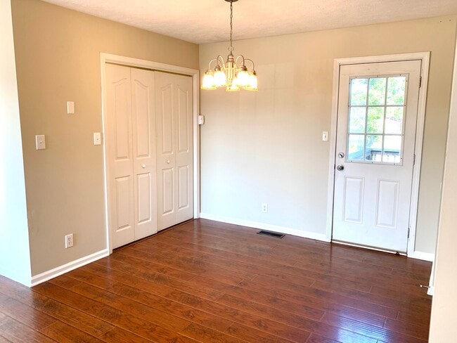 Building Photo - 3425 Foxrun Ln