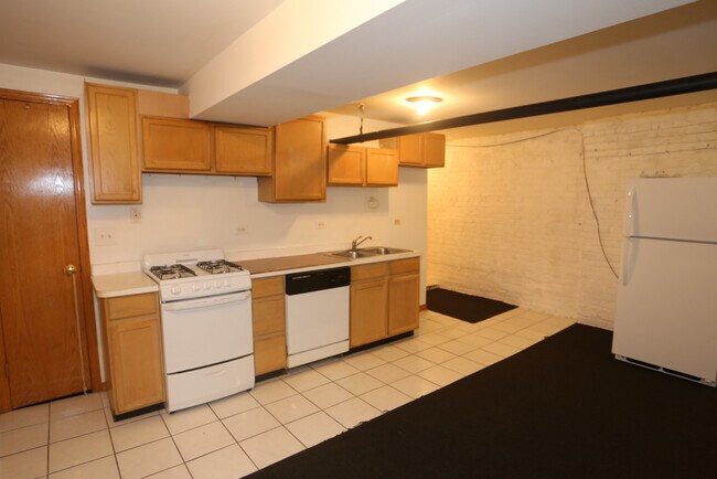 Building Photo - 4402 N Racine Ave