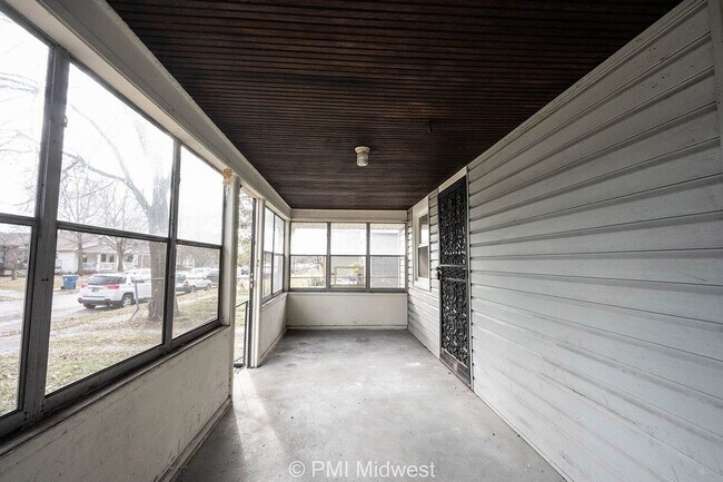Foto del edificio - 4850 Hillside Ave