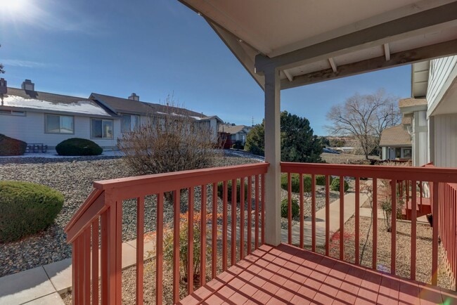 Building Photo - 2 bed 2 bath Condo in Montana Terraces
