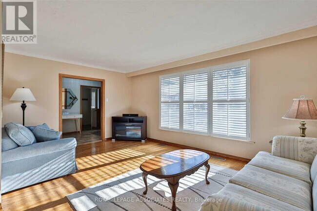 Building Photo - 166 Lynnbrook Dr